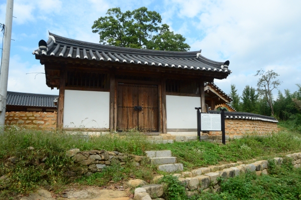 합천군 삼가면 토동마을에 있는 남명 조식 선생의 생가. 현재 복원공사가 진행중이다.