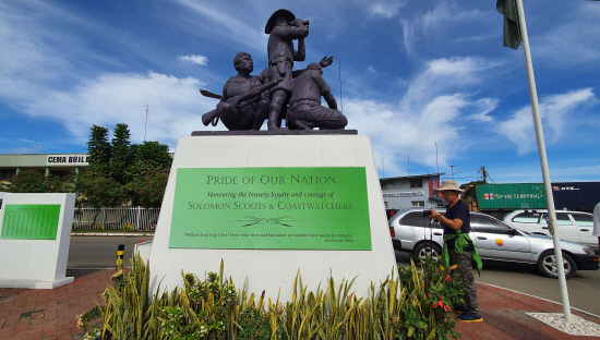 희생자들을 기리는 비