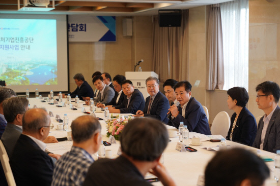 중진공, 美 관세 대응책 찾는다 - 뉴스 썸네일 이미지