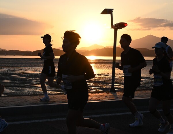 '노을과 바다' 낭만 가득 제20회 사천노을마라톤대회
