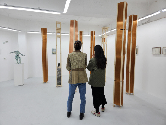 지난 2023년 창원 갤러리 이목에서 열린 경남예술창작센터 16기 입주작가 결과전. 경남예술창작센터는 이 기수를 마지막으로 아무런 예고 없이 문을 닫았다. 백지영기자