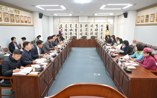 진주시의회·공예인협회, 진주공예창작지원센터 이전 간담회 - 뉴스 썸네일 이미지