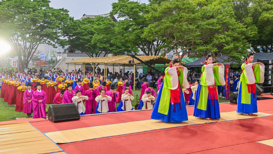 진주시, 봄 축제 '제25회 진주논개제' 성황리에 열려 - 뉴스 썸네일 이미지