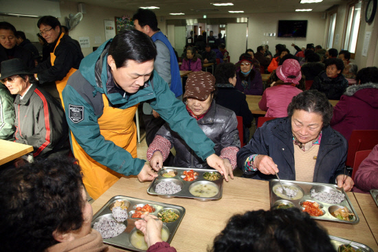 박완수시장 무료급식 봉사
